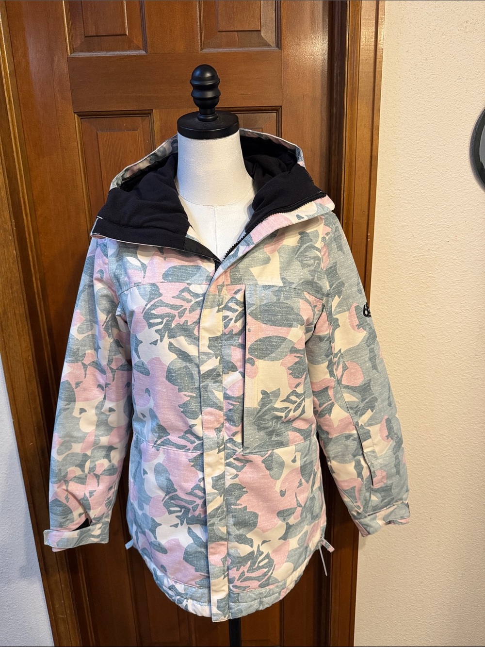 Six Eight Six Women's Pink & Gray Camo Hooded Ski Jacket Size S